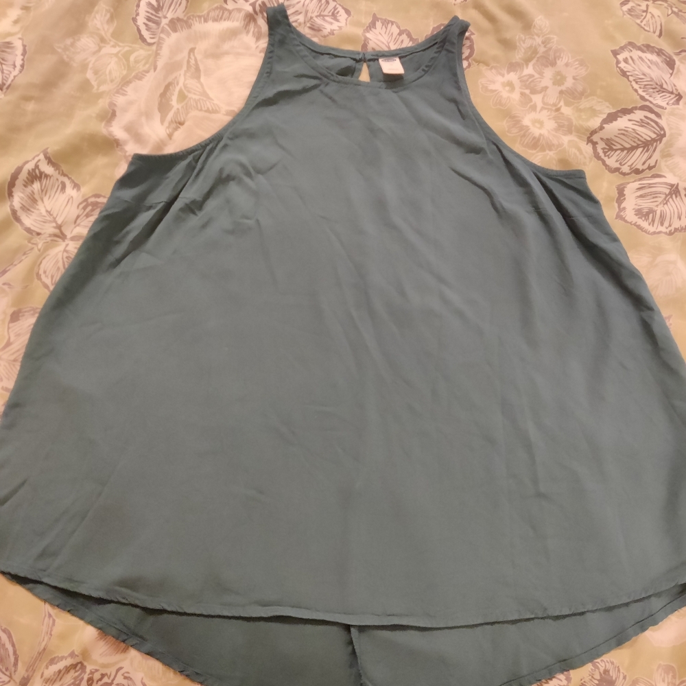 5/25$OLD NAVY keyhole back silky tank top size large
